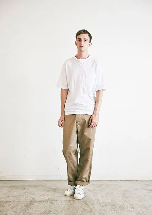 冬浅卡其裤搭配什么上衣,浅卡其休闲裤搭配什么上衣