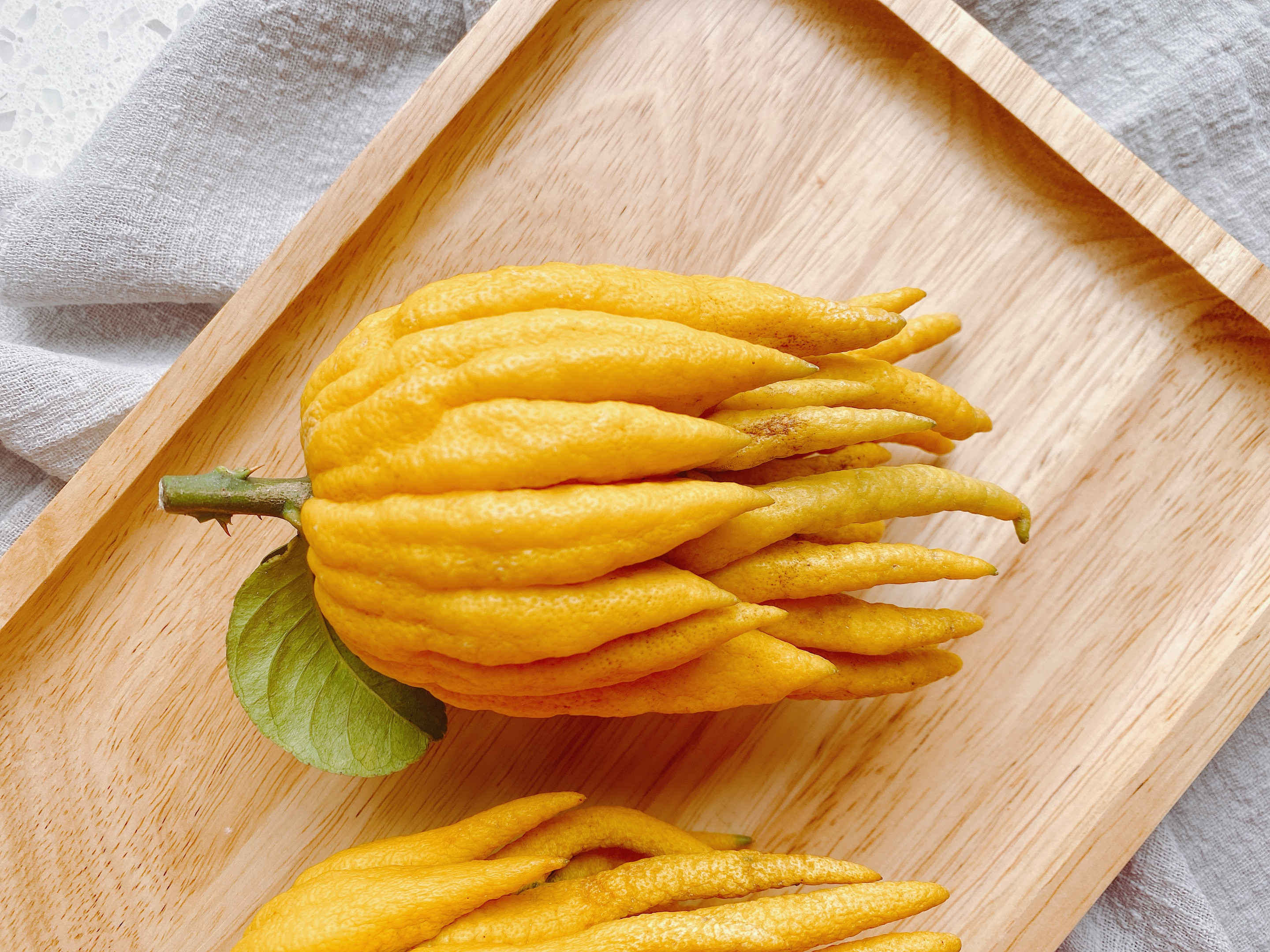 过年了,准备点金佛手,喜庆而且用处多,能泡茶做果干还能泡酒