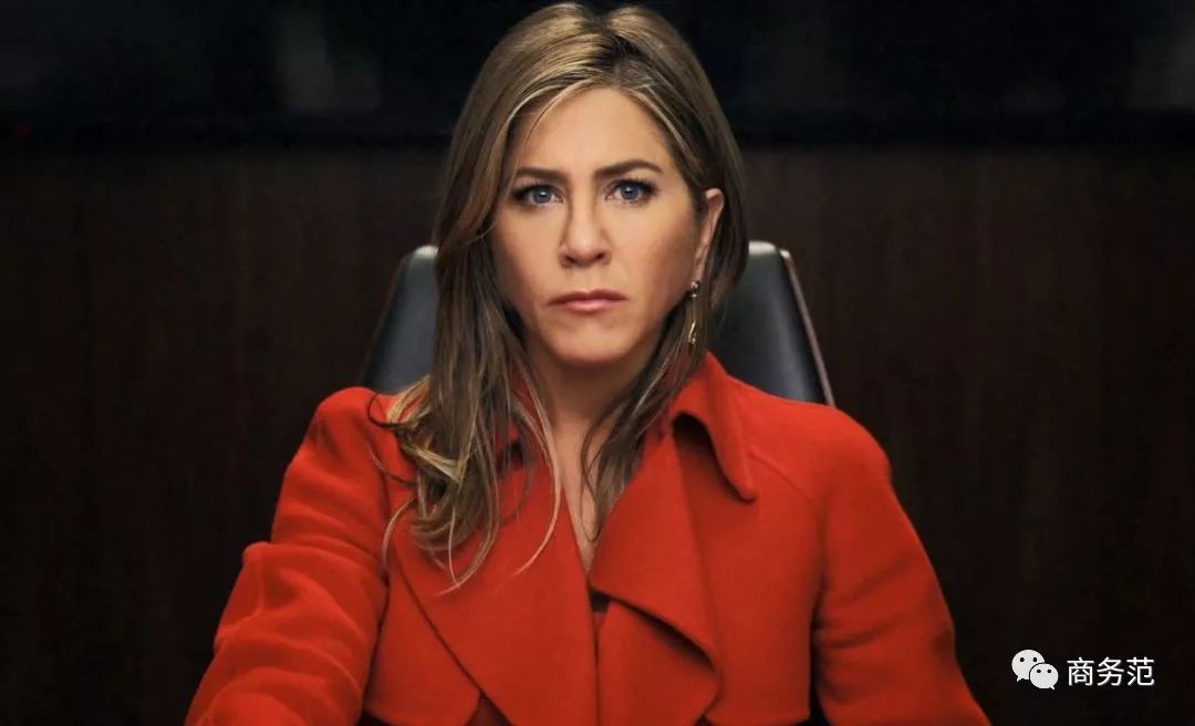 穿MaxMara拎Valextra，真正高级女精英穿衣，还得看这部美剧