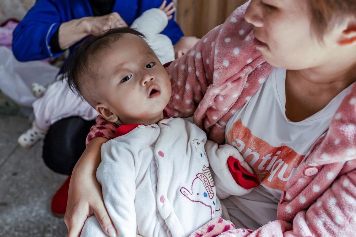 备孕13年生龙凤胎早产,孕妇生下龙凤胎住进重症监护室