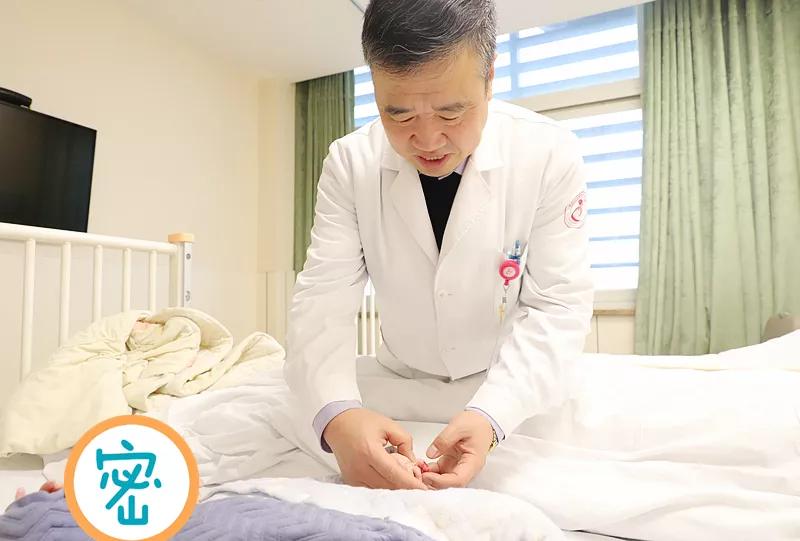 妈妈防止宝宝抓脸面具,出生婴儿防抓脸