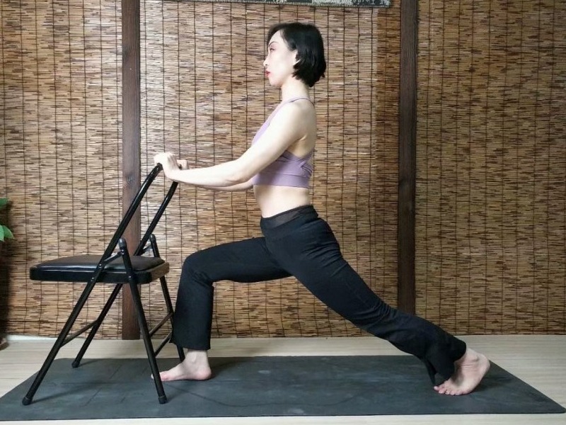 膝关节咔咔响隐隐作痛,下蹲时膝关节有小咔咔声