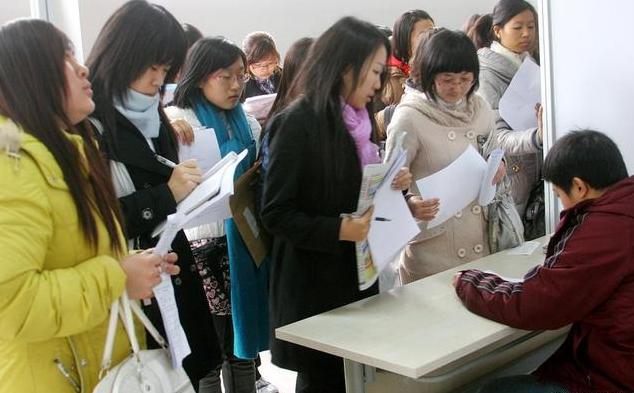 不签工作学校不给毕业证违法吗,学生不就业不发毕业证