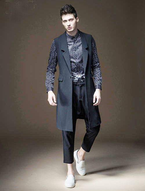 马甲这样搭配最显时髦风范,马甲怎么穿搭配才好看