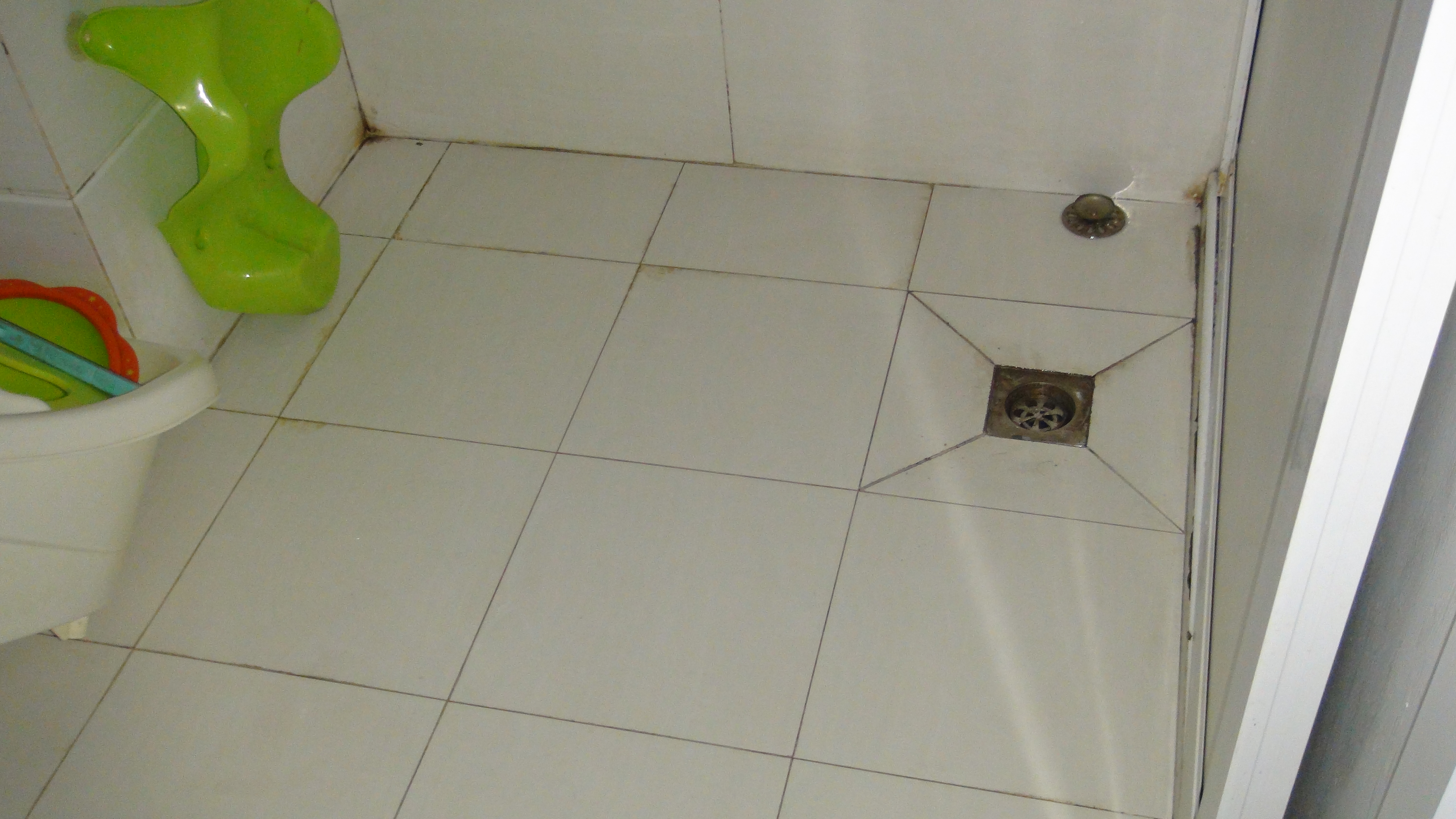 重新做美缝怎么清理以前的白水泥,做美缝是马上就压缝吗