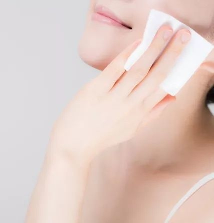 只听说水逆护肤界偏偏还玩“乳逆”