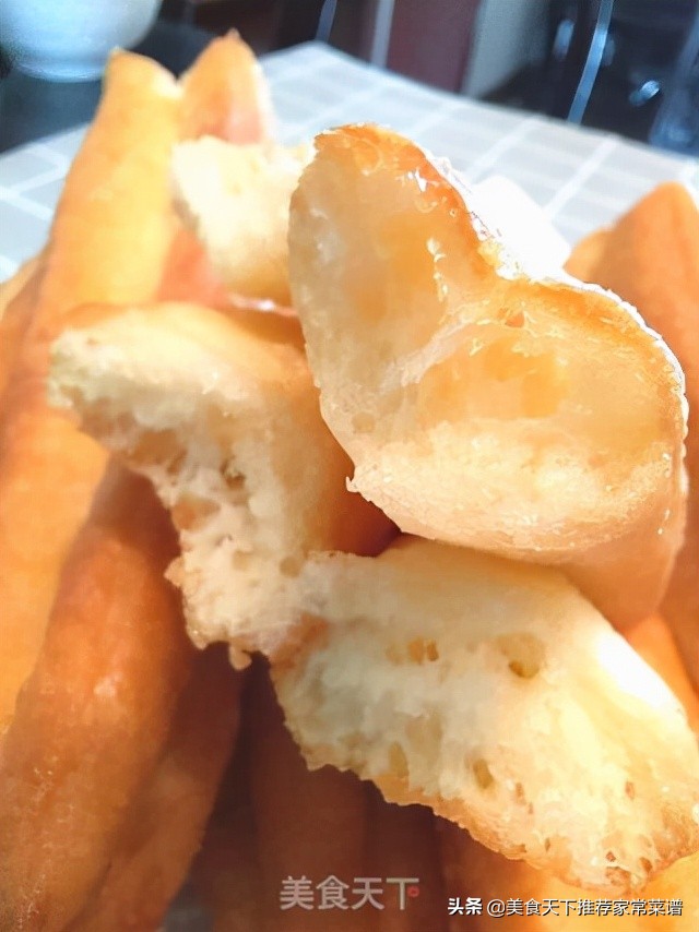 美食视频大全炸小油条做法,炸油条美食视频做法大全
