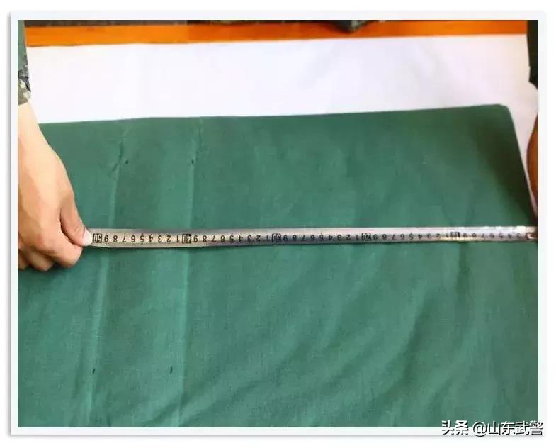 四折军被叠法小技巧,四折军被的叠法图