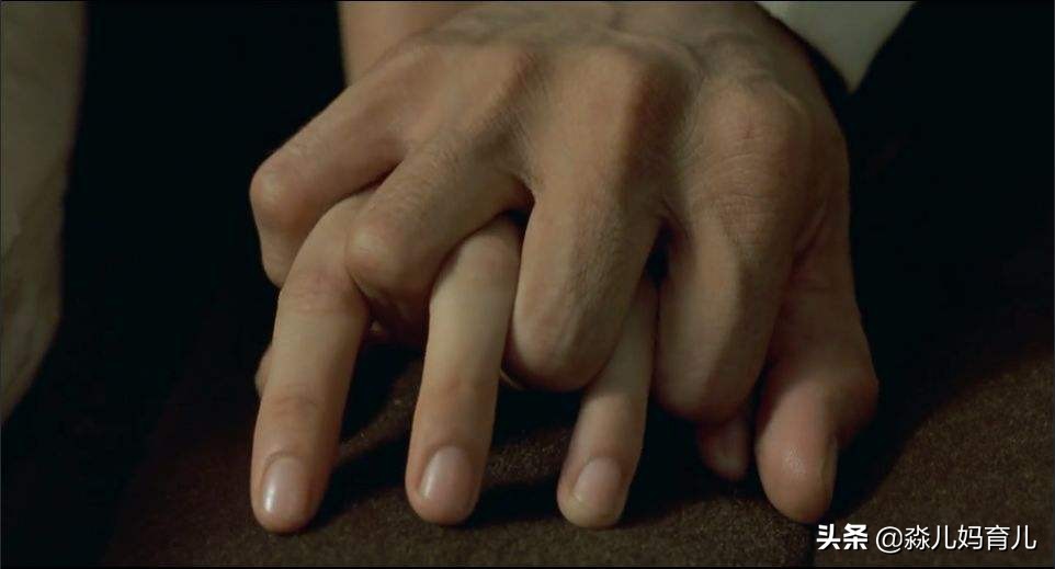 高二女孩书包发现这个，妈妈气得断绝母女关系