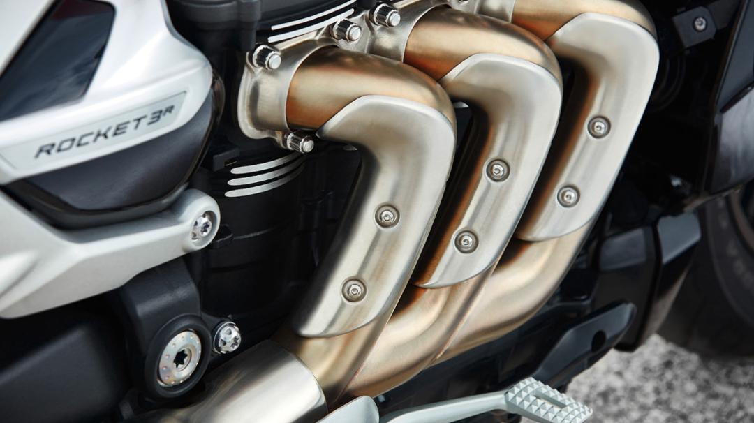 2万至3万双缸公认最好摩托车,2500cc三缸凯旋火箭