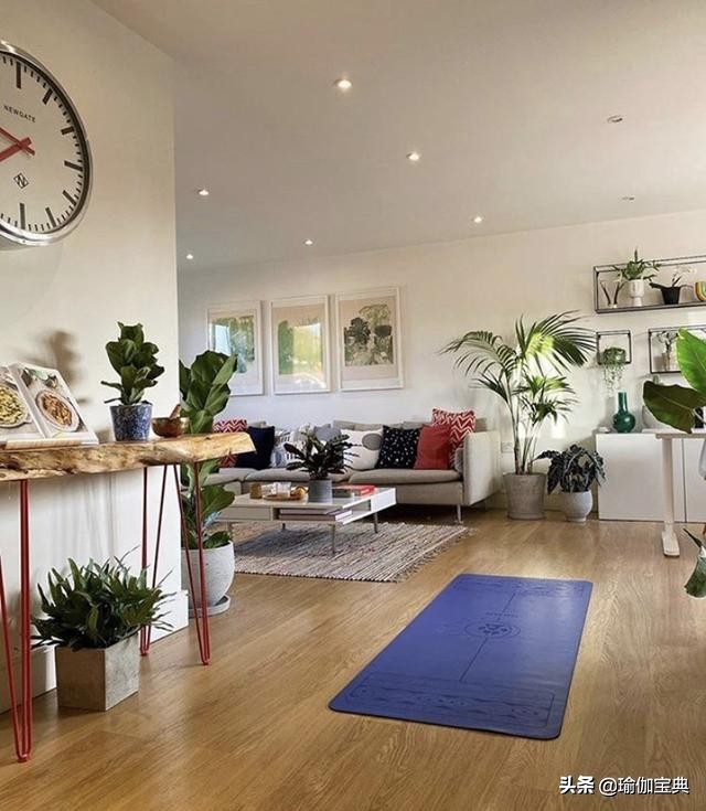 你的瑜伽垫选对了吗据说每个人的角落里都有一张瑜伽垫