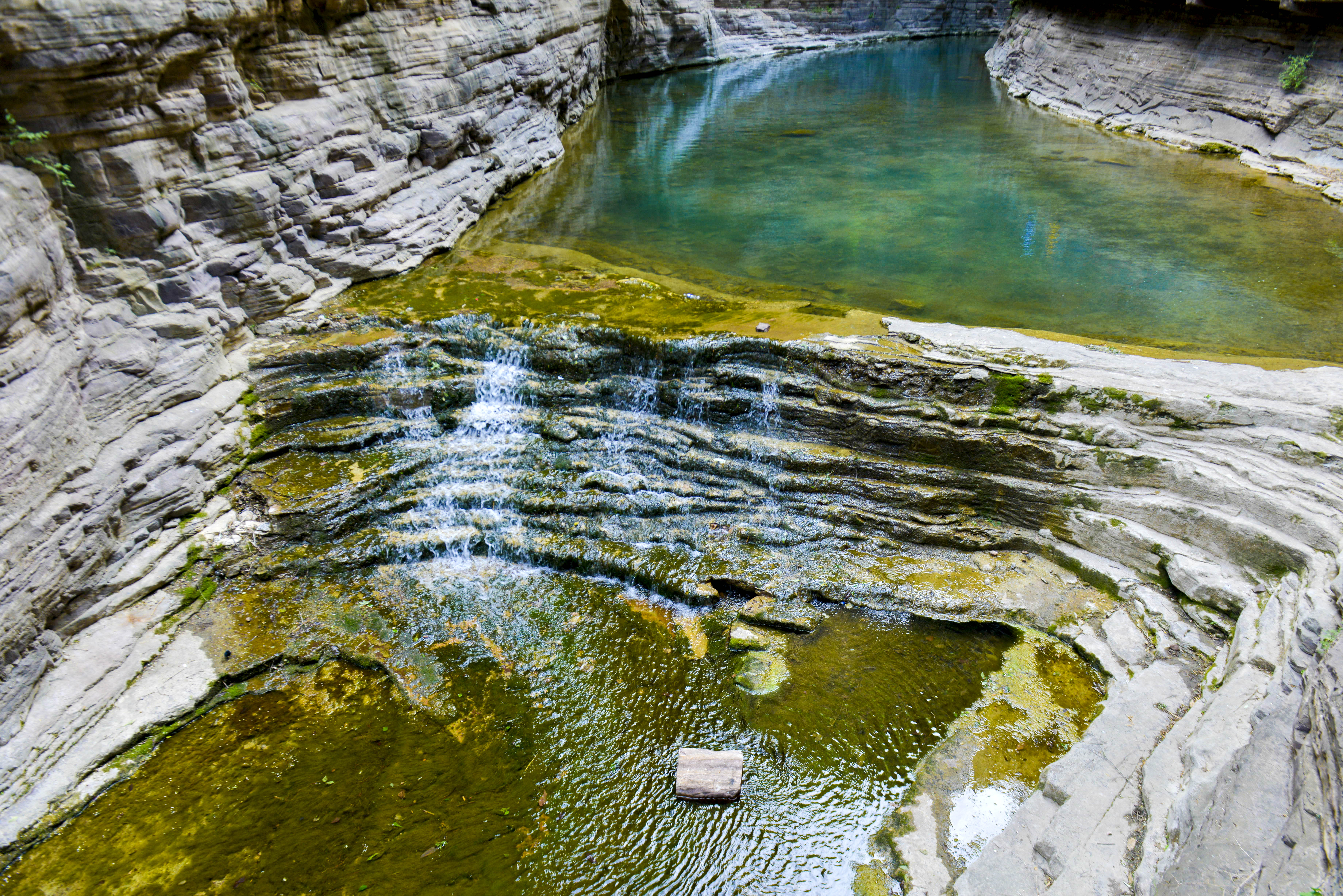 来到这里，我承认我腿有些软，但我还是痴迷于它的美