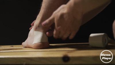 新买的足球鞋磨脚后跟有什么妙招,如何让足球鞋不磨脚