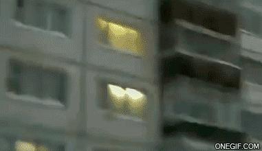 跳楼当游戏,冬天跳冰窟窿,彪悍的俄罗斯人还干过哪些逆天事