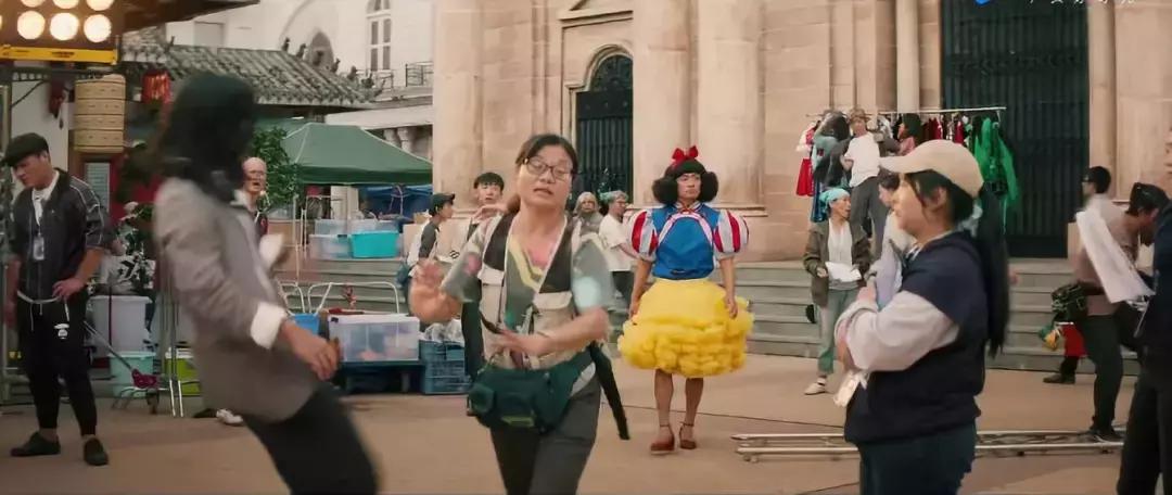 她曾是周星驰电影御用女主角,港片女神周星驰