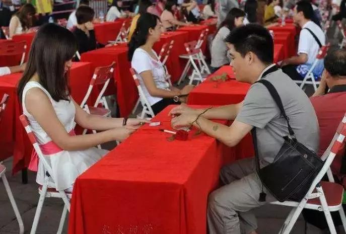 相亲男发9.99红包,相亲男发了1000块红包