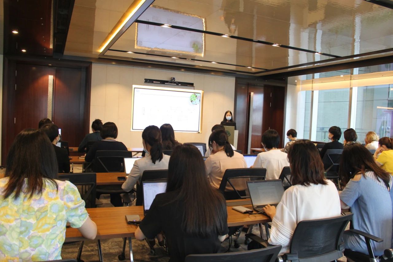 办公桌适合开放式办公区,提高工作效率从整理办公桌开始