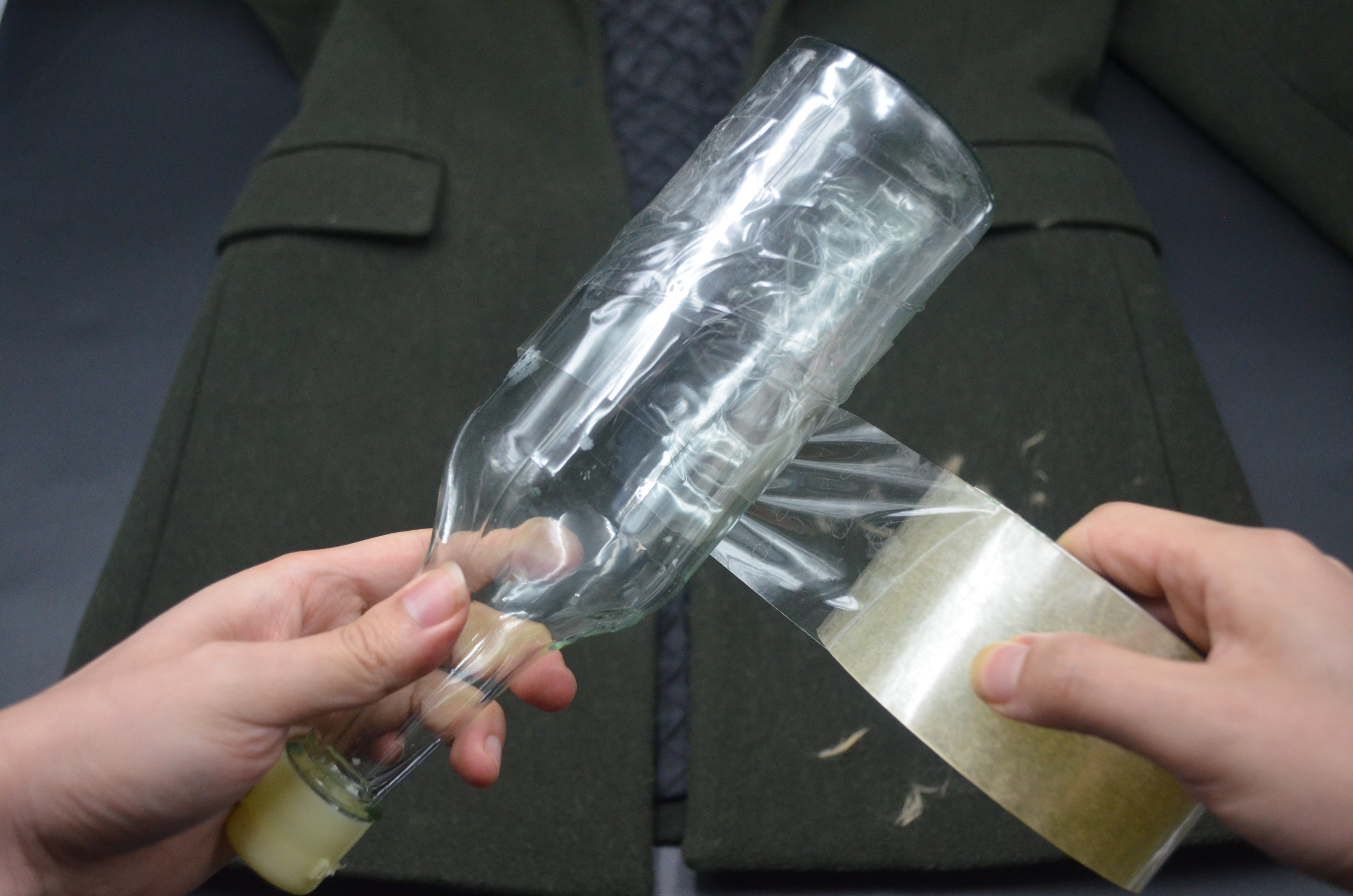 衣服粘毛不用愁,衣服粘毛没有粘毛器怎么办