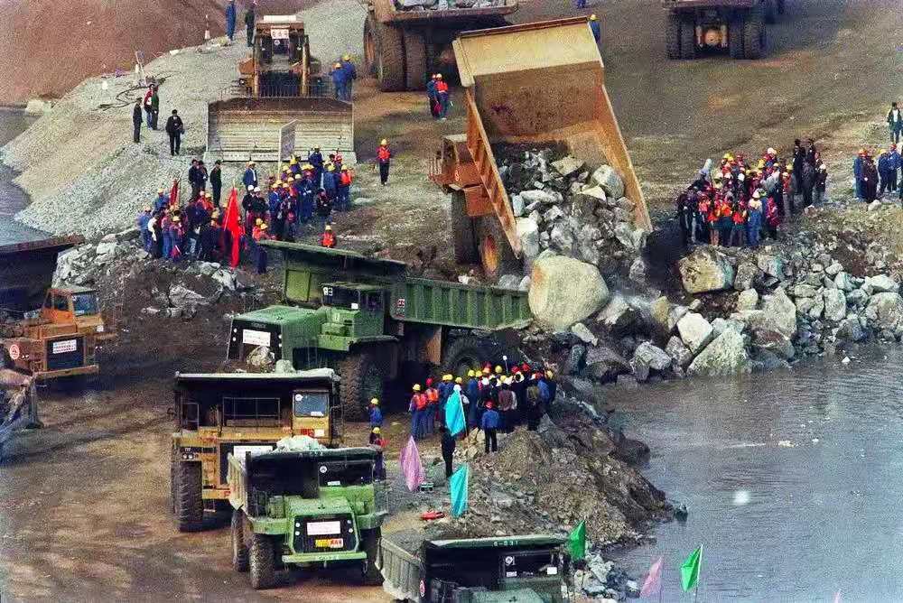 他多大背景？45岁面见新华社河北分社社长请求调入