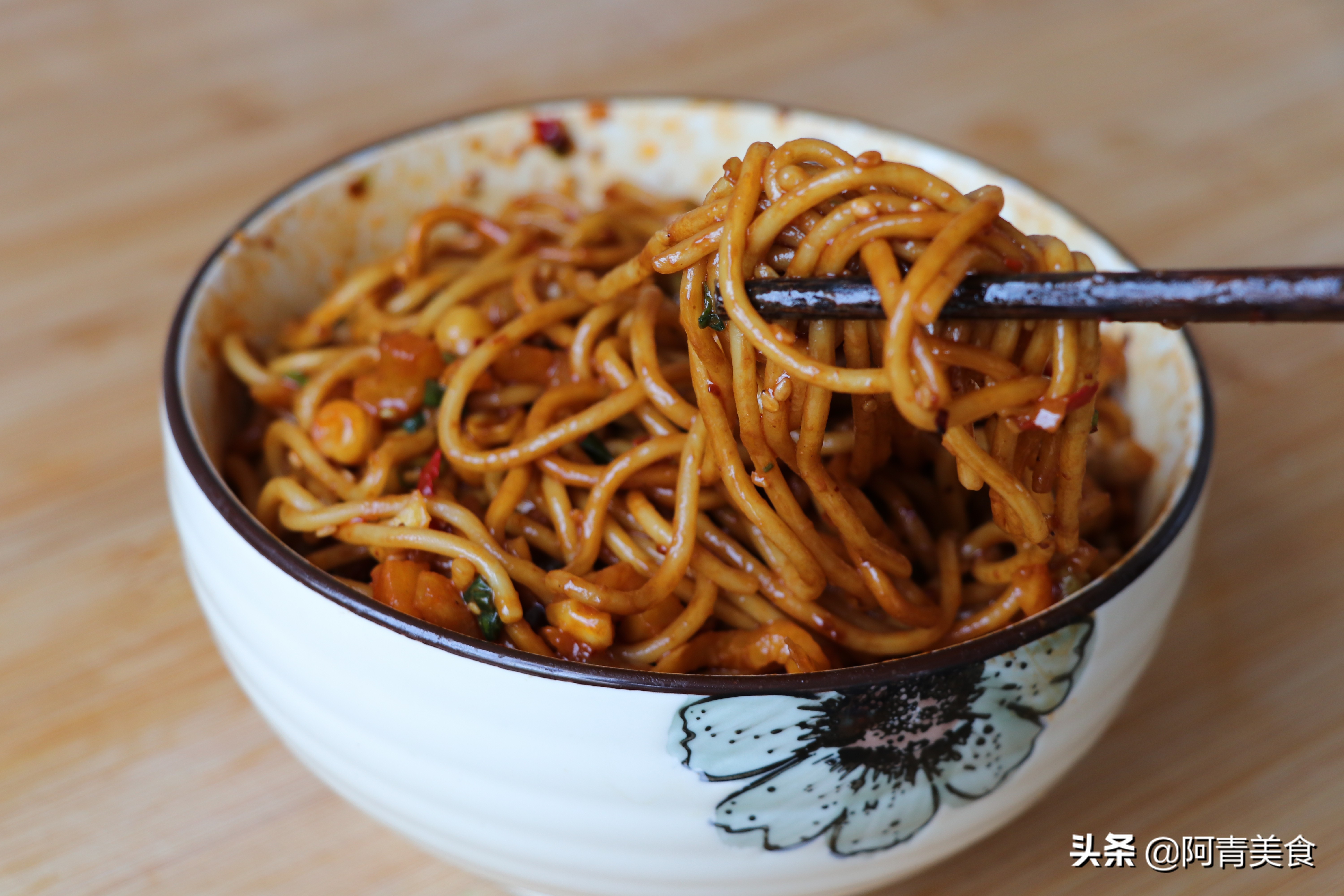 外面卖的热干面怎么做,热干面武汉正宗做法开店商用