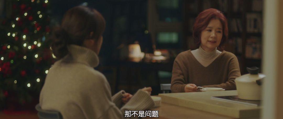 韩国女团两位成员,2个韩国女团练习生一前一后跳舞