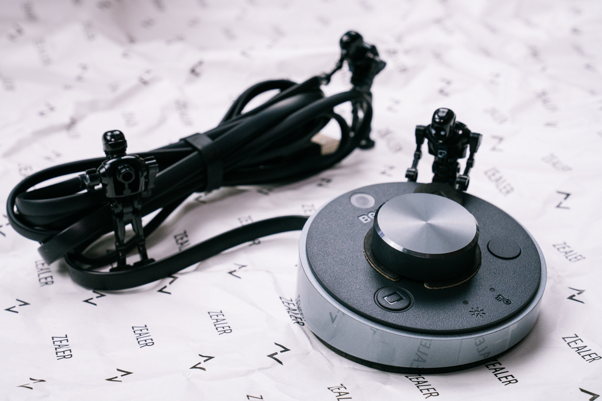 明基screenbar智能屏幕挂灯评测,明基screenbar夜晚挂灯