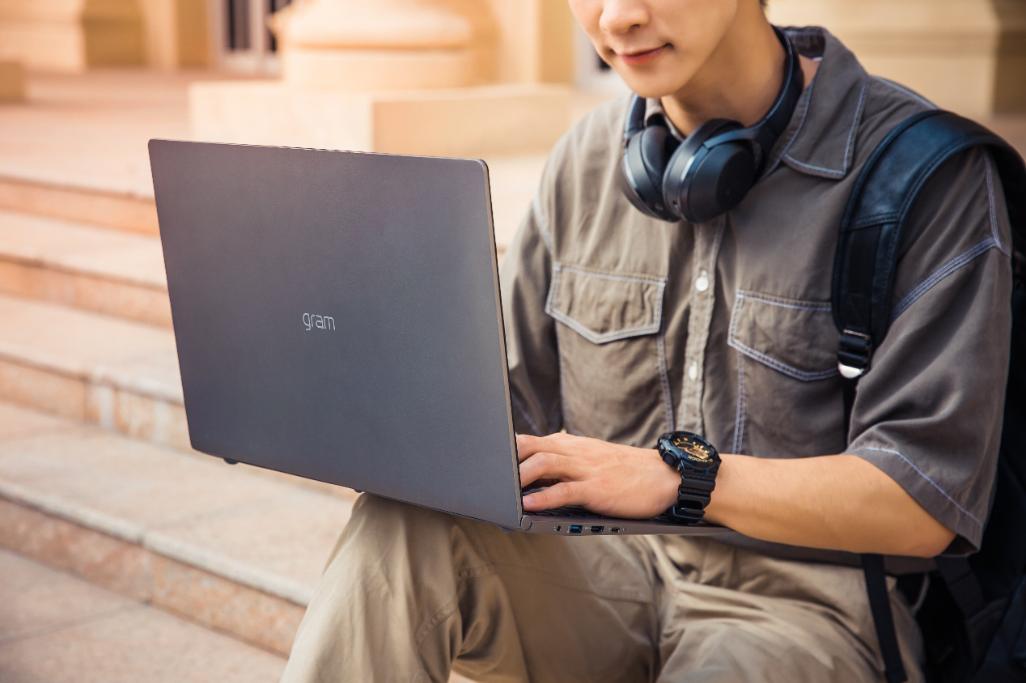 从轻出发向新而行的意思,lggram轻装上阵