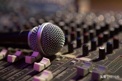 艺考播音主持编导通过率高吗,走播音编导艺考有出路吗