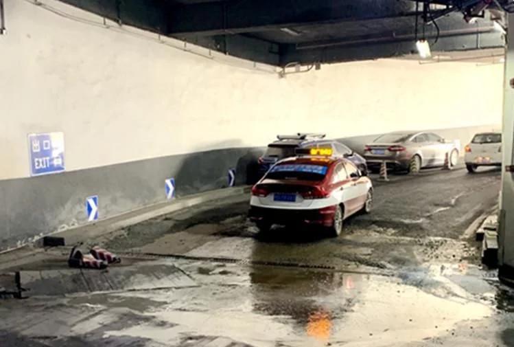 前车向后溜车怎么调,前车溜车后面的车怎么办