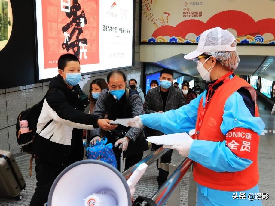 抗击疫情守护平安摄影征稿,战疫情保春运铁路警察在行动