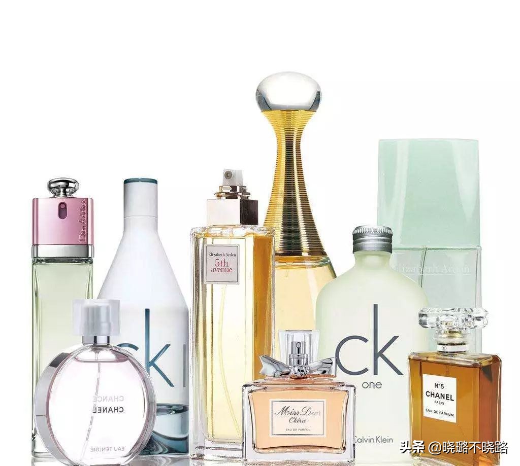 女人喷香水时，尽量别犯这3个“错误”，不然味道易散还难闻