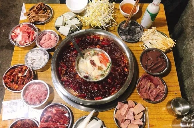 这几条美食街才是人气最旺的地方,最值得去的10条美食街