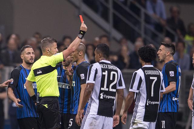 先拉尤文一把，再帮穆里尼奥突围，毕竟那不勒斯七连胜不讲武德