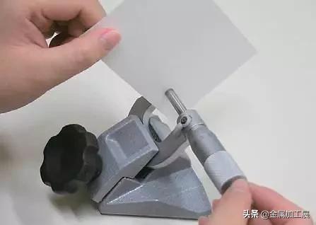 视频讲解千分尺的使用方法和读数,简单看千分尺的使用方法和读数