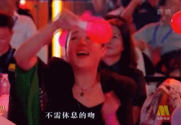 谢霆锋在台下看王菲和刘德华,谢霆锋看王菲表演