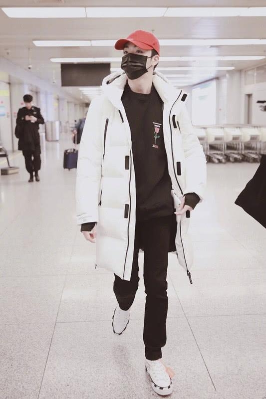 陈立农迪桑特羽绒服,陈立农同款冬季外套