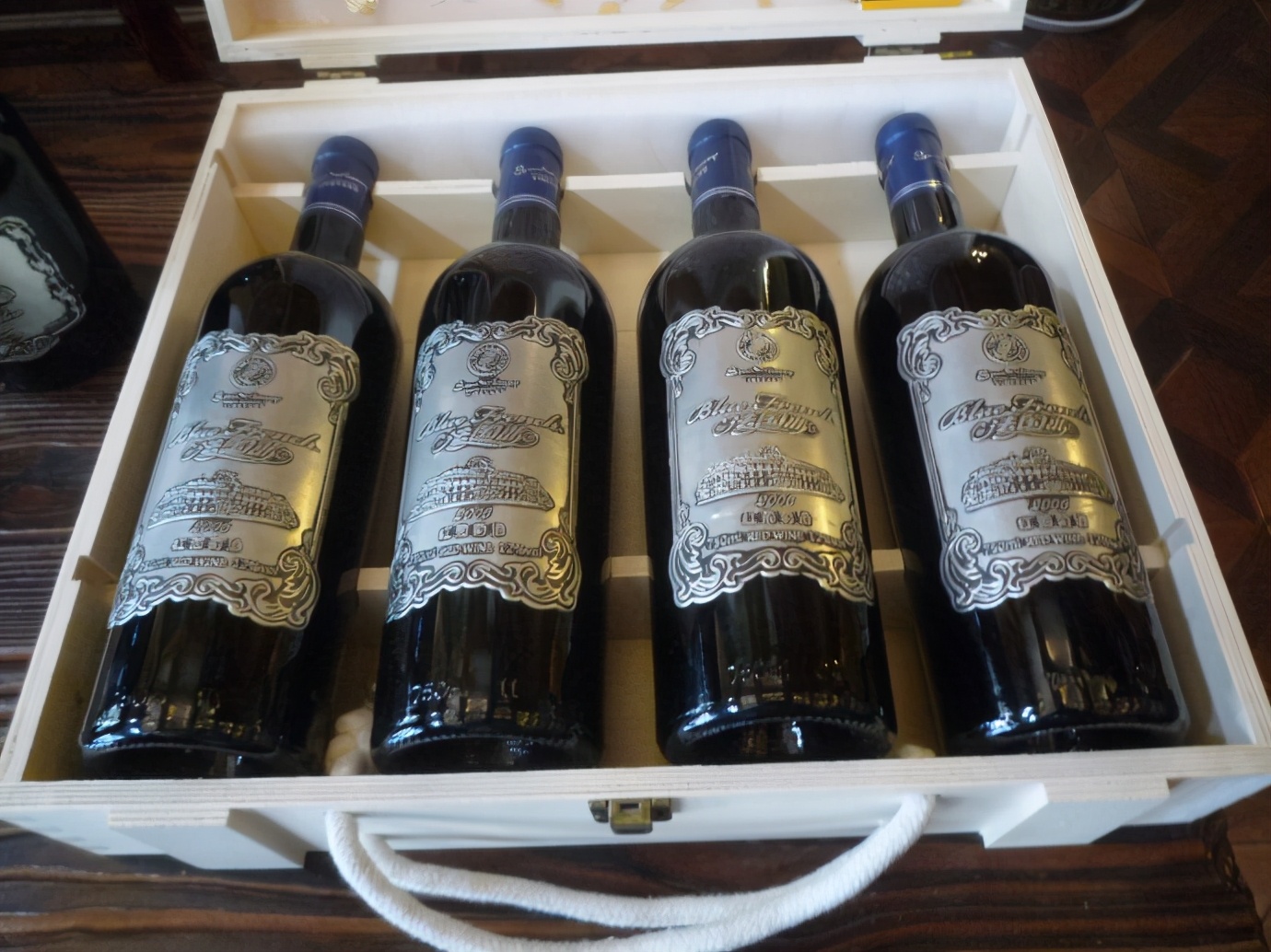 世界最顶级的奢侈品牌子有哪些,全球十大顶级奢侈品牌t恤