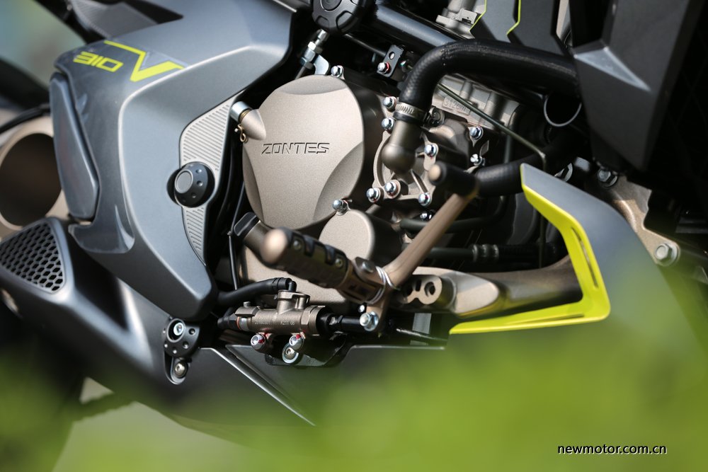 升仕310V试驾/多图：舒适好骑的运动太子车，标配ABS，全LED灯具