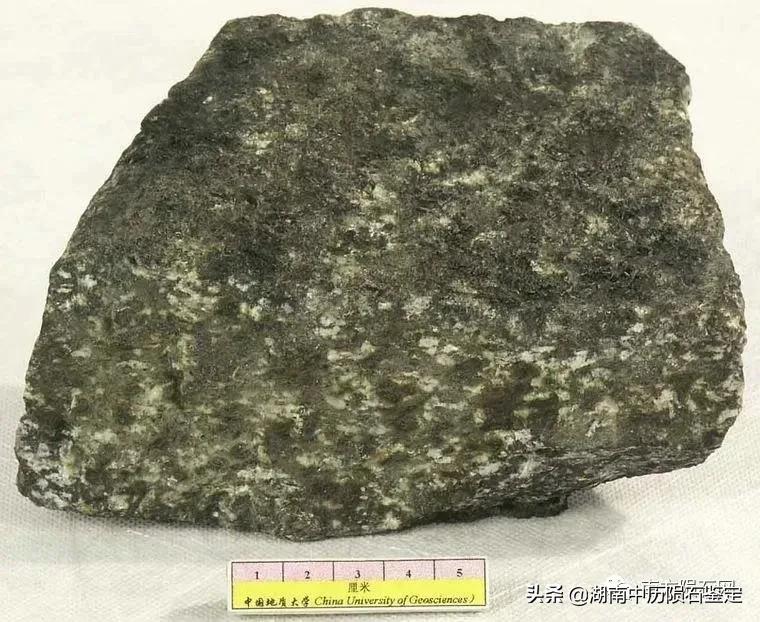 月球陨石与地球矿石的区别,月球陨石和矿石有什么区别