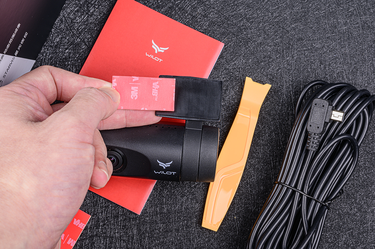 远离追尾纠纷，后视更专业，万鸥V5行车记录仪