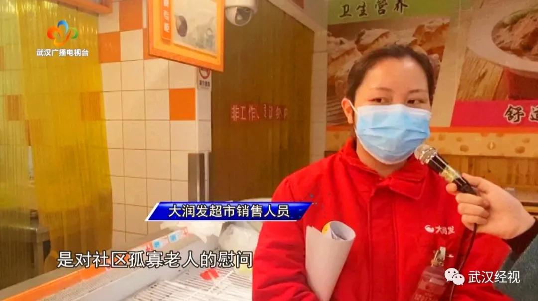 救人快递小哥获现金奖励,快递小哥勇救一家三口获三连奖励