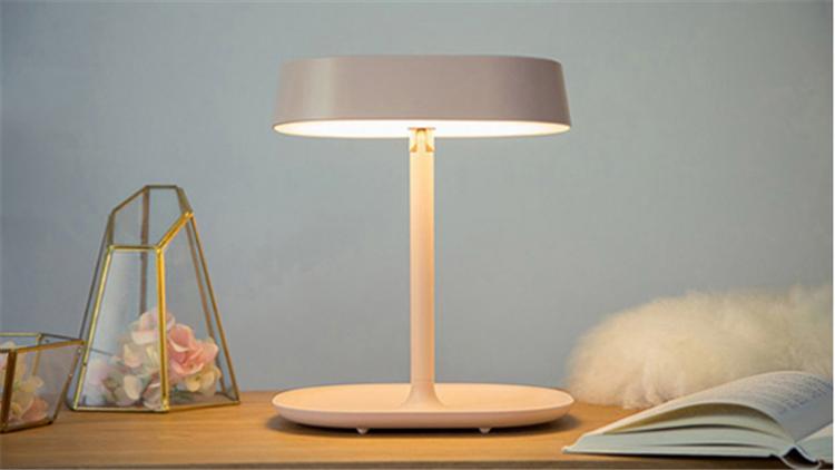 带柔光的化妆镜，再也不用怕光线暗