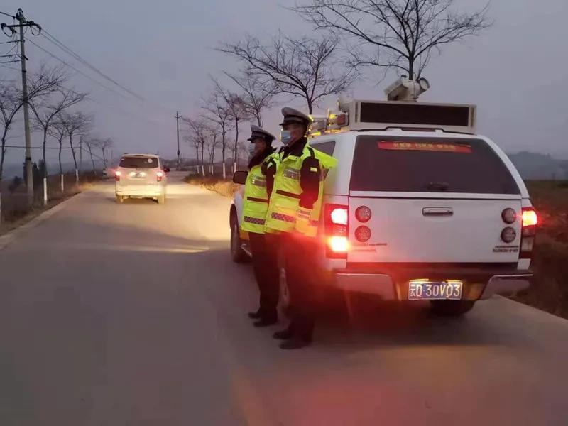 麒麟交警为生命开道,麒麟交警大队