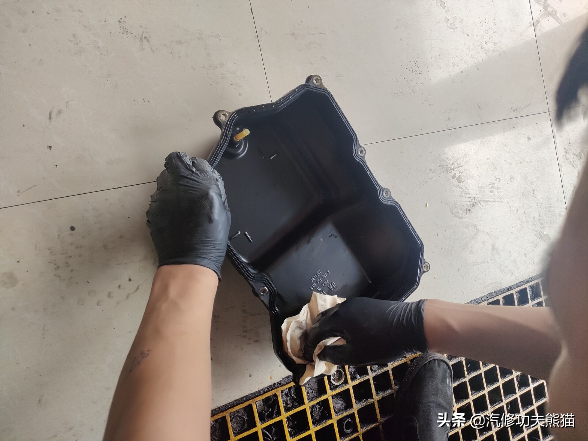 老途观发动机漏油维修,老途观涡轮增压器漏油维修多钱