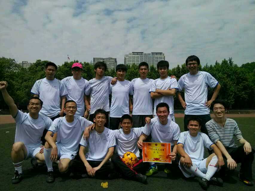 少年与足球的文案,少年与足球共舞