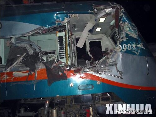 韶山ss9型电力机车夜晚进站,韶山SS9型准高速电力机车