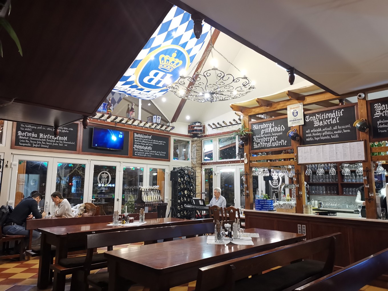 中欧旅游攻略多瑙河,中欧览秀城美食