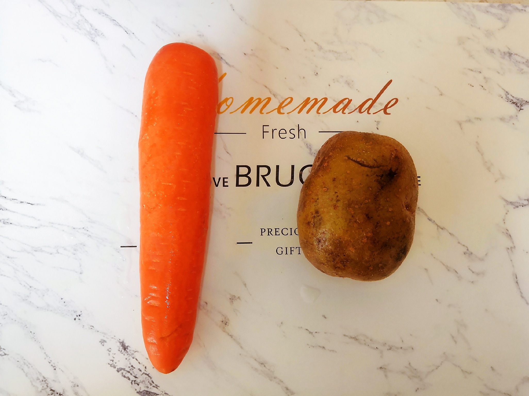 一个土豆和胡萝卜可以做什么美食,土豆和胡萝卜不加配料的神仙吃法