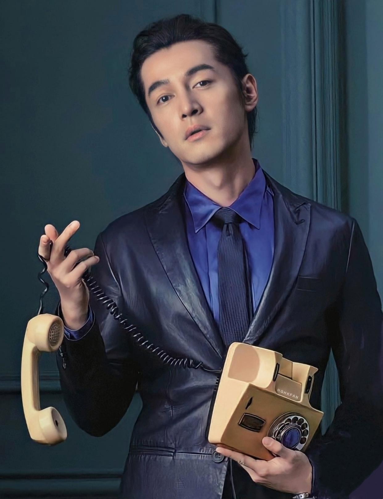 胡歌帅到炸裂,胡歌最新写真再显文艺气息