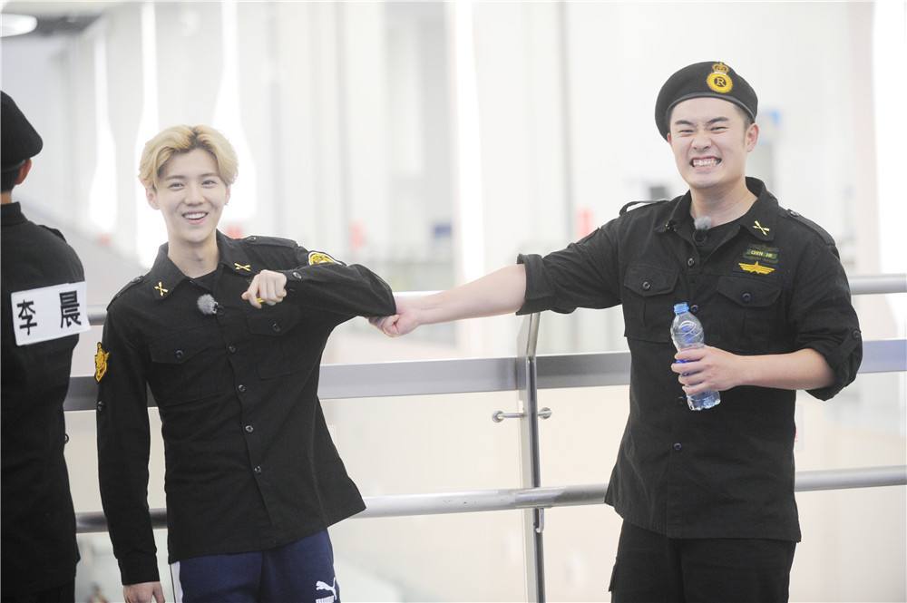 彭昱畅陈赫邓超吃花生,快乐大本营陈赫拿鸡肝